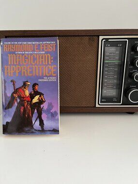 Magician: Apprentice - Raymond E. Feist